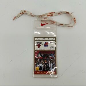 Chicago Bulls vs Phoenix Suns 1997 Basketball Ticket Stub +SGA Nike Bulls Holder